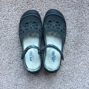 JBU Wildflower Women's Shoes Size 6.5